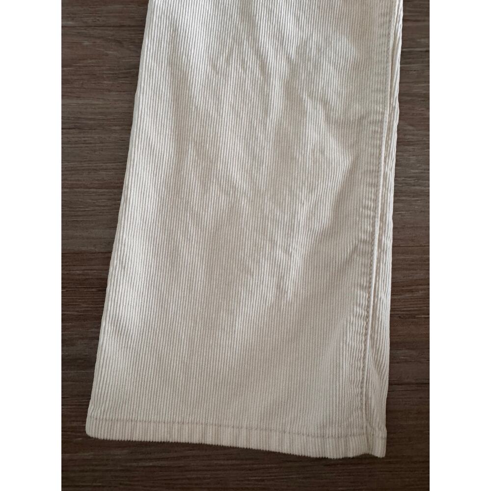 Levi's | Size 26 'Middy Ankle' Corduroy Pants - Picture 5 of 13
